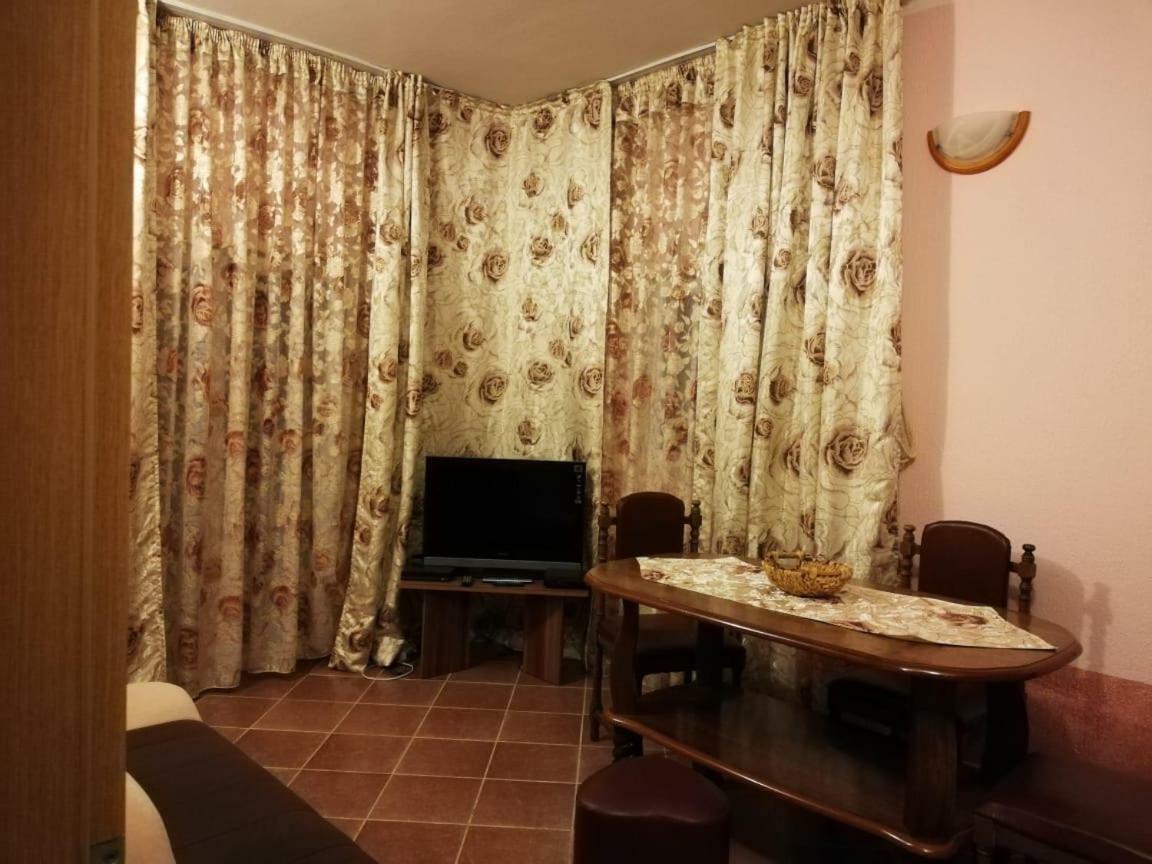 Apartments Svetlana ウトイェハ エクステリア 写真